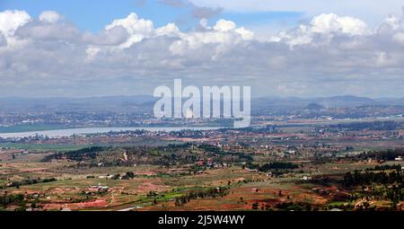 Viste dalla collina reale di Ambohimanga situata a nord della capitale Antananarivo in Madagascar. Foto Stock