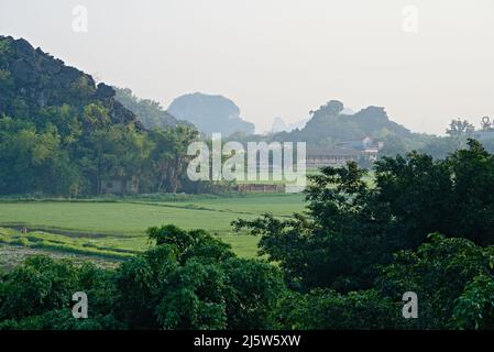 Phong cảnh Hang Múa Foto Stock