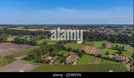 Tra Augsburg-Hochzoll e Friedberg si trova un'area ricreativa molto conosciuta, il Friedberger Baggersee. Foto Stock