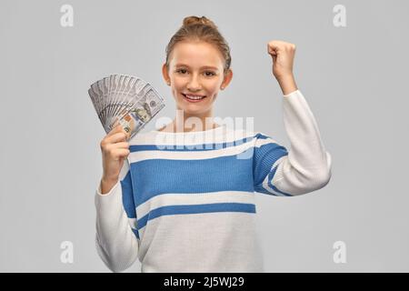 ragazza sorridente con banconote in dollari Foto Stock