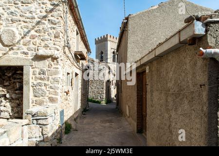 strade internee e costruzioni di Montalbano Elicona in provincia di Messina, borgo dei borghi 2015, splendido borgo medievale molto caratteristico Foto Stock