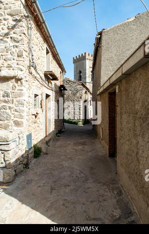 strade internee e costruzioni di Montalbano Elicona in provincia di Messina, borgo dei borghi 2015, splendido borgo medievale molto caratteristico Foto Stock