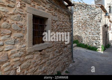 strade internee e costruzioni di Montalbano Elicona in provincia di Messina, borgo dei borghi 2015, splendido borgo medievale molto caratteristico Foto Stock
