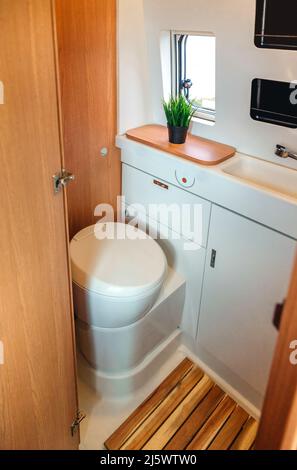 Bagno interno con servizi igienici Foto Stock