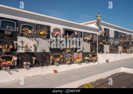 Cimitero a Teguise a Lanzarote, le isole Carnarie in Spagna è molto tradizionale Foto Stock