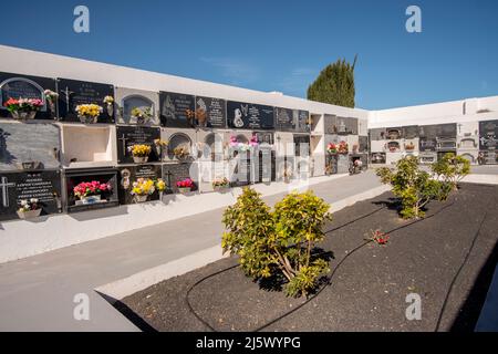 Cimitero a Teguise a Lanzarote, le isole Carnarie in Spagna è molto tradizionale Foto Stock