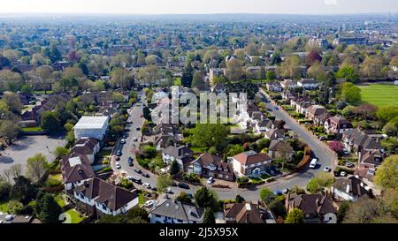 Vista aerea di Foxgrove Avenue, presa dall'interno del Beckenham Place Park Foto Stock