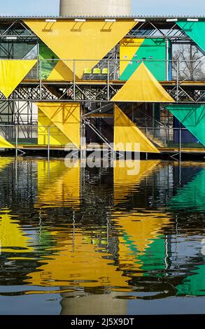 Temporärer Pavillon auf dem Olympiasee zum 50-jährigen Jubiläum Sport im Olympiapark München Foto Stock