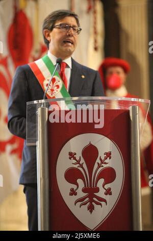 Firenze, Italia. 25th Apr 2022. Manifestazione a Firenze, per celebrare la fine dell'occupazione e la liberazione dal fascismo nazista il 25 aprile 1945. Nella foto Dario Nardella, sindaco di Firenze a Firenze il 25 aprile 2022. (Foto di Salvatore Esposito/Pacific Press/Sipa USA) Credit: Sipa USA/Alamy Live News Foto Stock