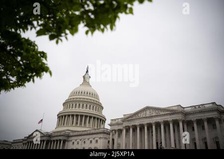 Washington, Stati Uniti. 26th Apr 2022. Una vista generale del Campidoglio degli Stati Uniti, a Washington, DC, su, martedì, Aprile 26, 2022. (Graeme Sloan/Sipa USA) Credit: Sipa USA/Alamy Live News Foto Stock