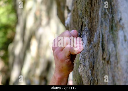 Bouldering in Val Calanca, Ticino, Svizzera Foto Stock