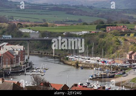 WHITBY, INGHILTERRA. Aprile 25th 2022. Una visione generale di Whitby è visto durante il week-end Whitby goth. Foto Stock