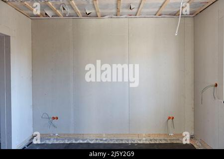 Cartongesso a parete per la progettazione di interni di stanza o stanza in un nuovo edificio Foto Stock