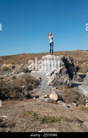 Le formazioni rocciose rimangono dopo l'erosione fatta dal vento ha preso un certo suolo via. Foto Stock