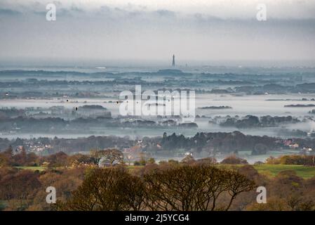 Vista sul Fylde verso Blackpool, Lancashire in una mattina maledica. Foto Stock