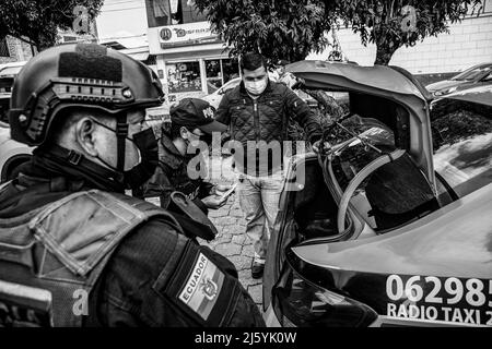 Controllo della polizia in Ecuador, Tulcan, immigrazione illegale, Sud America Foto Stock