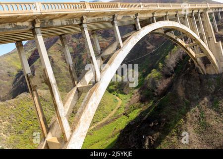 Rocky Creek Bridge a Big sur, California, USA Foto Stock