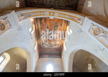 L'intero soffitto è un affresco della chiesa di San Pietro Caveoso (San Pietro e Paolo) nel distretto di Materas Sasso Caveoso. Basilicata; Italia. Foto Stock