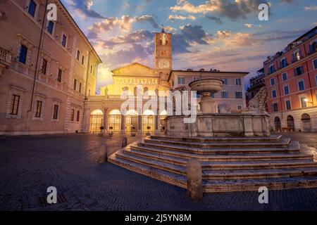 Roma, Italia al mattino alla Basilica di nostra Signora di Trastevere. Foto Stock