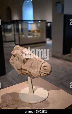 Testa di cavallo. Calcare. Cultura iberica, 4th secolo AC, Fuente la Higuera, Valencia, Spagna. Il Museo Archeologico Nazionale (MAN), che ospita Foto Stock