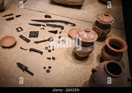 Signora di Baza. Scultura e beni della tomba 155 a Baza, Granada. Il Museo Archeologico Nazionale (MAN), che ospita uno dei più i del mondo Foto Stock