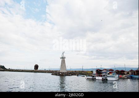 Statua di San Nicola nella città vecchia. L'antica città di Nesebar, Bulgaria. Foto Stock