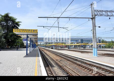 SIMFEROPOL, CRIMEA – 28 MAGGIO 2019: Stazione ferroviaria al Simferopol, Crimea Foto Stock
