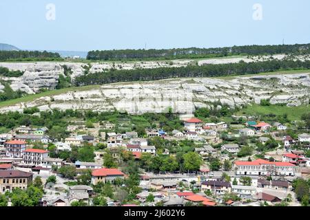 Vista della città di Bakhchisarai dall'alto. Crimea Foto Stock