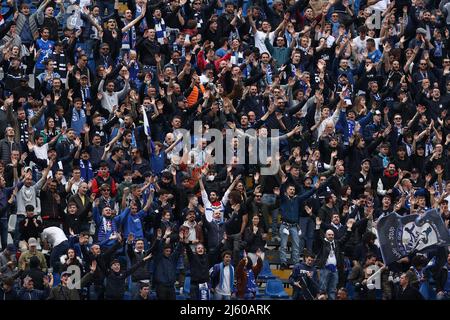 Como, Italia. 25th Apr 2022. Como 1907 sostenitori durante Como 1907 vs LR Vicenza, partita di calcio italiana Serie B a Como, Italia, Aprile 25 2022 Credit: Independent Photo Agency/Alamy Live News Foto Stock