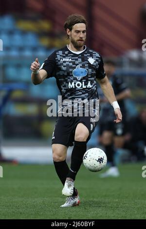 Stadio Giuseppe Sinigaglia, Como, 25 aprile 2022, Matteo Solini (Como 1907) in azione durante il Como 1907 vs LR Vicenza - calcio italiano Serie B Foto Stock