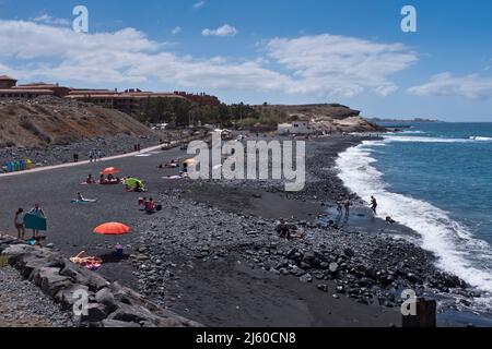 dh la Caleta COSTA ADEJE TENERIFE Playa De la Enramada spiaggia di sabbia nera vulcanica costa sud Foto Stock