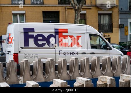 Madrid, Spagna. 26th Apr 2022. Una compagnia di consegna americana FedEx Express van visto in Spagna. (Foto di Xavi Lopez/SOPA Images/Sipa USA) Credit: Sipa USA/Alamy Live News Foto Stock
