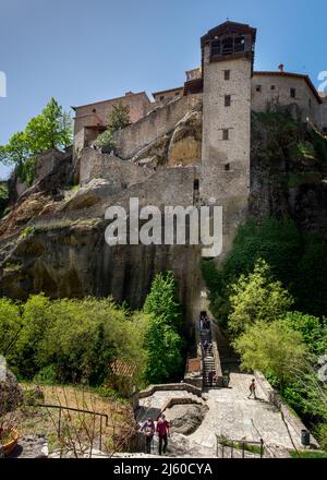 Paesaggio dei monasteri greco-ortodossi sulla cima di rocce ripide Foto Stock