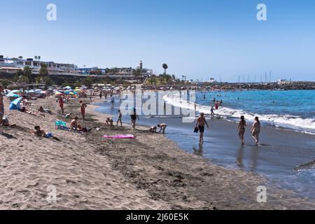dh Playa de Fanabe COSTA ADEJE TENERIFE Vacanze turistiche spiagge persone costa sud spiagge Foto Stock
