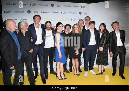 Roma, Italia. 26th Apr 2022. Cast partecipa al tappeto giallo della prima del film Tapirulan al Cinema Adriano. (Foto di Mario Cartelli/SOPA Images/Sipa USA) Credit: Sipa USA/Alamy Live News Foto Stock