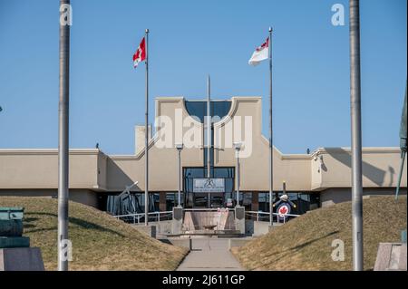 Calgary, Alberta - 24 aprile 2022: L'ingresso dei Musei militari a Calgary. Foto Stock