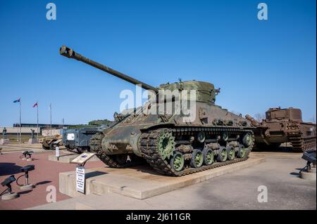 Calgary, Alberta - 24 aprile 2022: Sherman Tank in mostra presso i Musei militari. Foto Stock