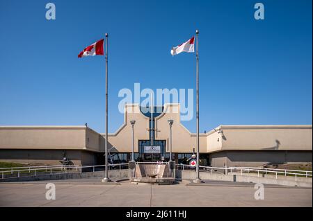 Calgary, Alberta - 24 aprile 2022: L'ingresso dei Musei militari a Calgary. Foto Stock