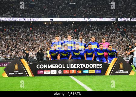 São PAULO, BRASILE - APRILE 26: Giocatori di Boca Juniors prima di Copa CONMEBOL Libertadores partita tra S.C. Corinthians e Boca Juniors all'Arena Corinthians il 26 Aprile 2022 a São Paulo, Brasile. (Foto di Leandro Bernardes/PxImages) Credit: PX Images/Alamy Live News Foto Stock