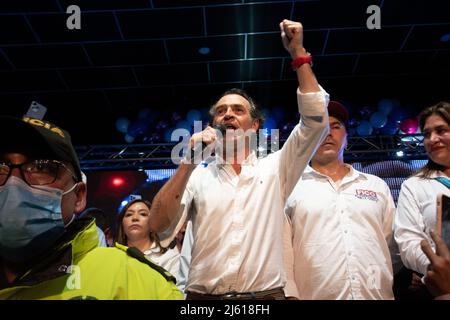 Il candidato Federico Gutierrez ha tenuto un discorso ai sostenitori durante la campagna presidenziale del candidato di destra Federico 'fico' Gutierrez per il partito politico 'Equipo por Colombia' a Passo - Narino, Colombia, il 26 aprile 2022. Foto di: Camilo Erasso/Long Visual Press Foto Stock