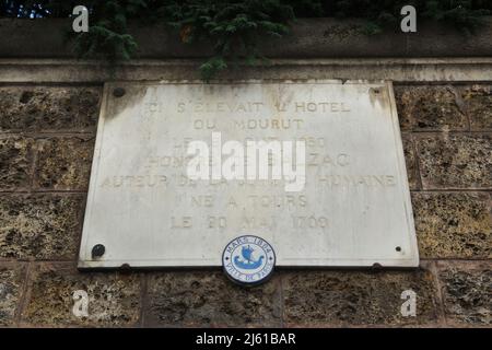 Targa commemorativa dedicata al romanziere francese Honoré de Balzac sul Hôtel Salomon de Rothschild a Parigi, Francia. Honoré de Balzac morì in questo luogo il 18 agosto 1850. Foto Stock