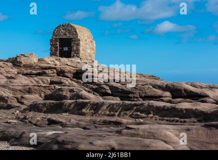 La vecchia casa di polvere sulla spiaggia di Seahouses Northumberland Inghilterra Regno Unito Foto Stock