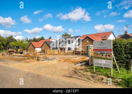Costruzione di uno sviluppo con cancello di grandi case a 4 camere da letto a Huxley Vicino a Snettisham, Norfolk. Foto Stock