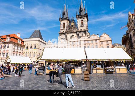 Mercato di Pasqua, Staroměstské náměstí, piazza della città vecchia, Praga, Repubblica Ceca Foto Stock