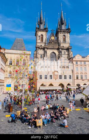 Mercato di Pasqua, Staroměstské náměstí, piazza della città vecchia, Praga, Repubblica Ceca Foto Stock