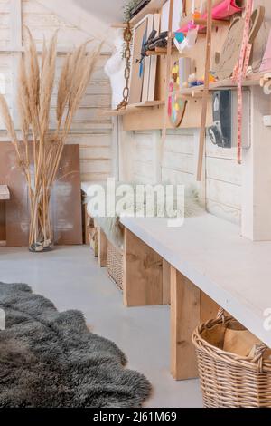 Studio d'arte in stile Scandi. Foto Stock