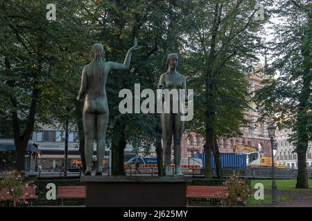 Fact and Fable (memoriale di Zachris Topelius) a Esplanadi Park, Helsinki, Finlandia. Foto Stock