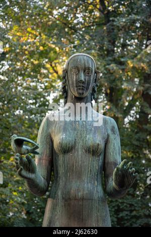 Fact and Fable (memoriale di Zachris Topelius) a Esplanadi Park, Helsinki, Finlandia. Foto Stock