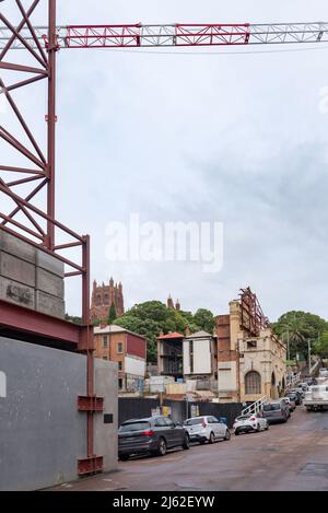 Parte del East End Development Stage 2 di Newcastle (Australia), viene conservata solo la facciata dell'ex Teatro Lirico di Wolfe Street Foto Stock