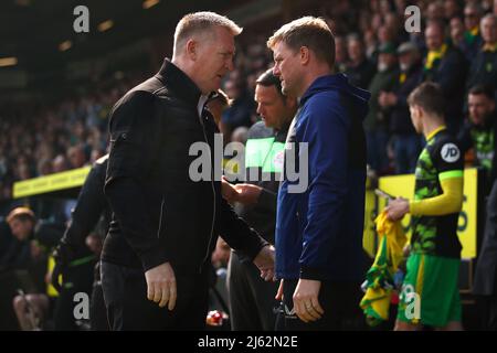 Responsabile Coach di Norwich City, Dean Smith e responsabile del Newcastle United, Eddie Howe - Norwich City contro Newcastle United, Premier League, Carrow Road, Norwich, Regno Unito - 23rd aprile 2022 solo per uso editoriale - si applicano le restrizioni DataCo Foto Stock